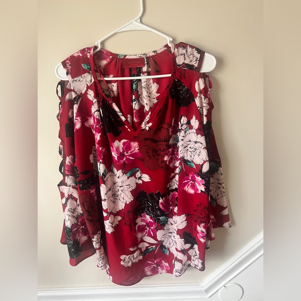 Jennifer Lopez cold shoulder blouse